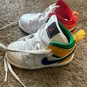 JORDAN AIR JORDAN 1 MID SZ 6